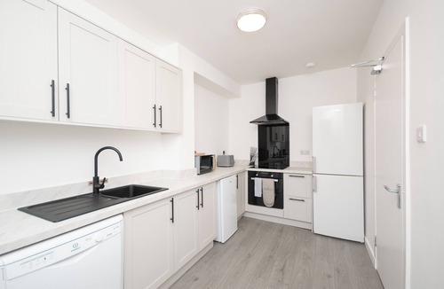 Motherwell House | Vacant Nests | Unique 4BR home | The Muirhouse