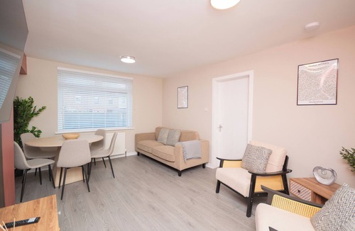 Motherwell House | Vacant Nests | Unique 4BR home | The Muirhouse