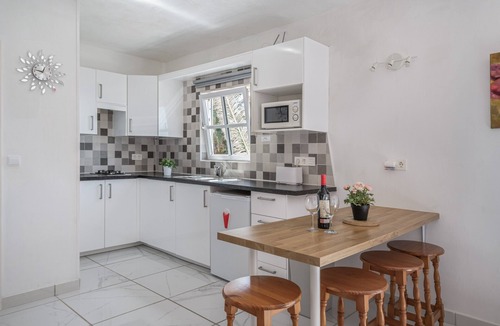 Macher Apartment | Vacation Apartment 'Rosa Eden' with Mountain View, Balcony and Wi-Fi