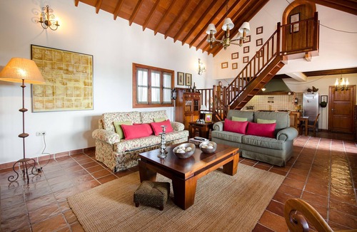 El Islote Villa | Vacation 'El Islote' with Mountain View, Private Pool and Wi-Fi