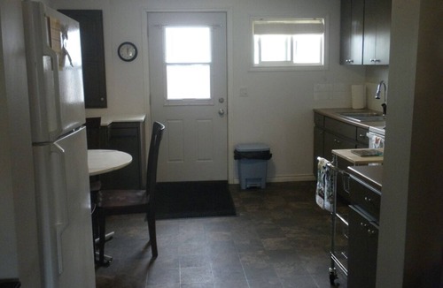 Thunder Bay House | Vacation Home Thunder Bay 2 Bedroom House Sleeps 4 Near Airport, Bus, Cafes,Bars