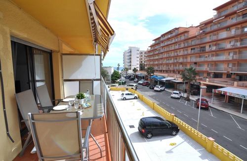 Santa Margarida Apartment | Vacation rental in Roses, Costa Brava: Cozy apartment 50 meters from the beach, capacity for 6 people, with terrace.