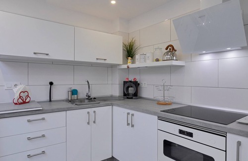 Punta del Hidalgo Apartment | Vacation Studio 'Loft Cerca Del Mar Tenerife' with Shared Terrace, Shared Garden and Wi-Fi