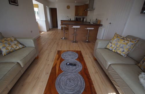 Scalford House | Vale View - Sleeps 6 - Pets Ok - Garden - Parking