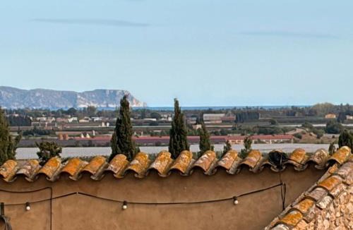 Ventallo Apartment | VentallóLEscala. WiFi. Rooftop w stunning views