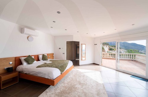 Palau-Saverdera Villa | Villa 10 pers, sea view on the Costa Brava 5 min from the beach of Roses with swimming pool