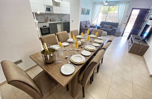 Los Mojones Villa | Villa Ananda. 3 bedrooms en-suite, Sleep 8 people free AC, heated pool & Jacuzzi