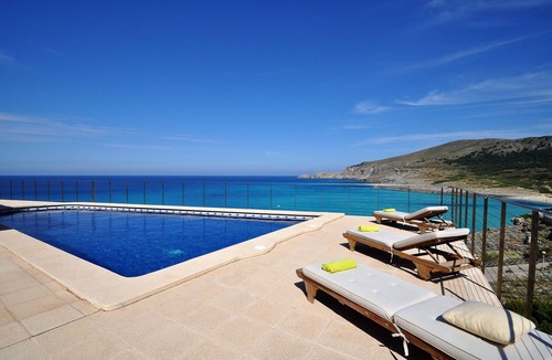 Cala Mesquida Villa | Villa 'Aurea' with Sea View, Private Pool and Wi-Fi