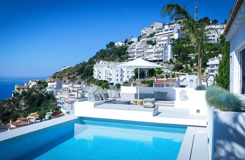 Almadraba-Canyelles Villa | Villa Bianca, luxury overlooking Canyelles petites beach. Heated pool
