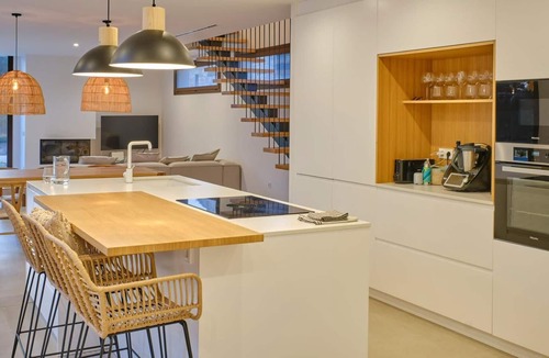 Vall-Llobrega Villa | Villa 'Calma' with Mountain View, Wi-Fi and Air Conditioning