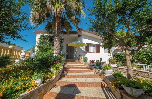 Maruggio House | Villa Calò 2 with Garden, 200 meters from Sea, Maruggio, Italy
