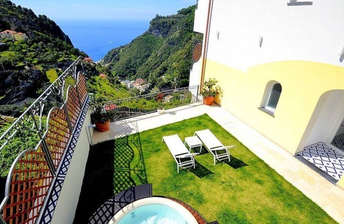 Pontone House | Villa Clarice C, fully refundable with voucher*: A bright and sunny studio apartment in a quiet position, located on a hillside above the sea, with Free WI-FI.