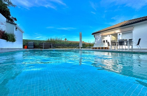 Navahondilla Villa | Villa Completa de Verano con Piscina privada y Barbacoa