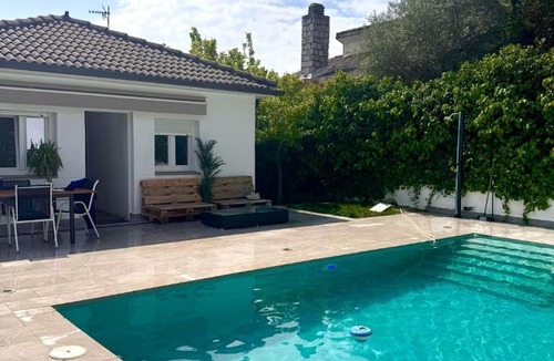 Navahondilla Villa | Villa Completa de Verano con Piscina privada y Barbacoa