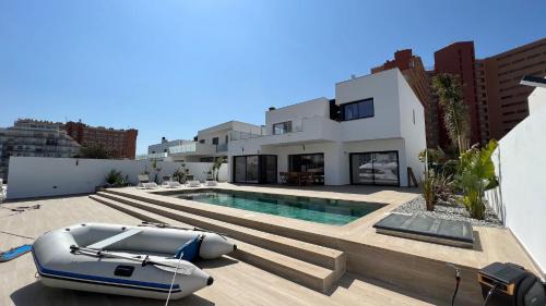 Santa Margarida House | Villa con piscina y vistas canal AV-44