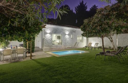 Torremolinos Villa | Villa Conchita By Seric,15´ walking to the beach
