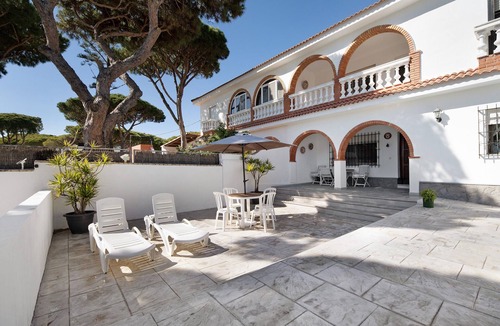 Chiclana de la Frontera Villa | Villa 'El Chozo' with Sea View, Private Pool and Wi-Fi