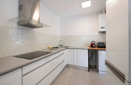 Castelldefels House | Villa 'Ethel' with Mountain View, Wi-Fi and Air Conditioning