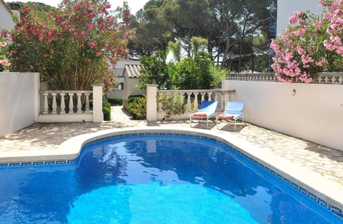 L'Escala Villa | Villa in the area of the cove of Montgo