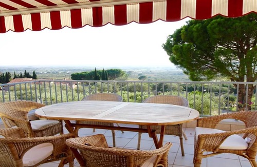 Pau House | Villa in the Privileged Urbanization "Els Olivars" of PAU. Unbeatable views over the Bay o
