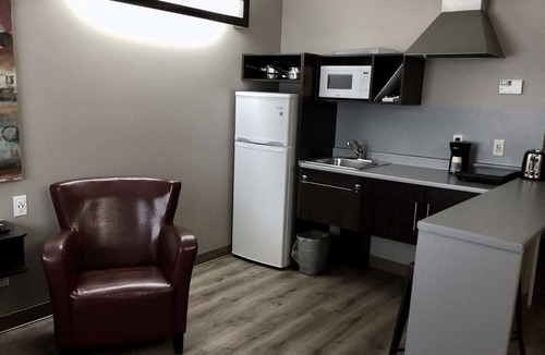 Hearst Hotel | Villa Inn & Suites, SureStay Collection by Best Western