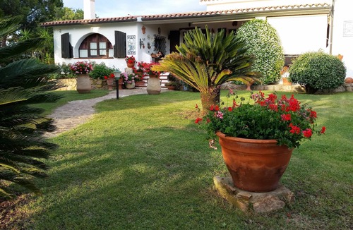 Santa Teresa di Gallura Villa | Villa La Sarra color palette, atmosphere, balance between sea and countryside.