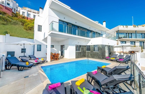 Urbanizacion Ladera del Mar Villa | Villa Ladera Sol by Villa Plus