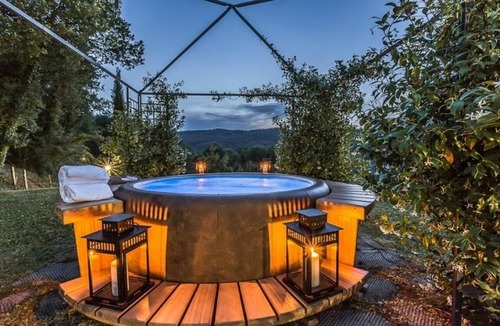 Ripoli Villa | Villa Nel Cielo, beautiful villa with swimming pool and outdoor Jacuzzi, located in the Tuscan c.