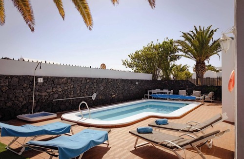 Los Pocillos Villa | VILLA OLIVEIRA by Buenavilla | villa just minutes walk from the beach