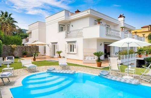 Sant'Agnello Villa | Villa Pulcra: An elegant three-story villa situated a few minutes from the town center, with Free WI-FI.