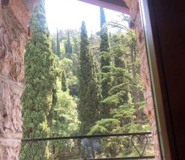 Arco House | Villa retro'e parco con vista castello