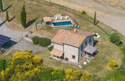 Castiglione d'Orcia Villa | Villa San Michele by PosarelliVillas