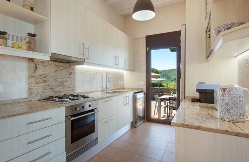 Vallgorguina Villa | Villa 'Vora Cel' with Mountain View, Private Pool and Wi-Fi