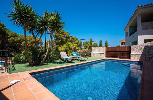 Pals Villa | Villa Vuelta , spacious house with private pool