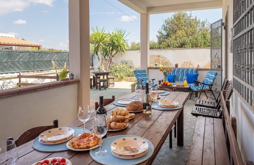 Torre Squillace Villa | Villa 'White Sand Private' with Private Garden, Wi-Fi and Air Conditioning