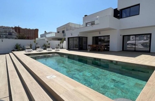 Santa Margarida House | Villa with pool and canal views Av-44