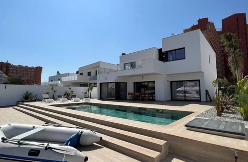 Santa Margarida House | Villa with pool and canal views Av-44