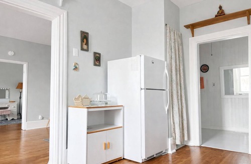 Merrickville Apartment | Village Heritage Suite with Full Kitchen & King Bed