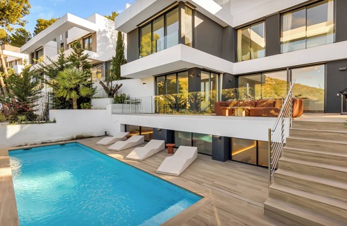 Pinares de San Anton Villa | Villas Pinares de San Antón, Saltwater pool, Sea, City, Mountain Views