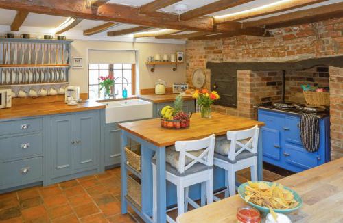 Walsham-le-Willows House | Vine Cottage