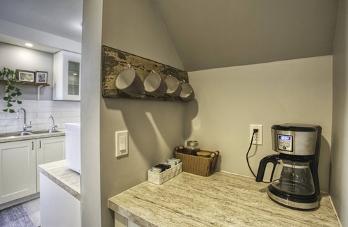 Beamsville House | Vineyard Location Clean Spacious Family Accommodation 3 Bedroom