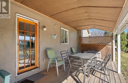 Virgil Cottage | Vintage Wine Time in the heart of wine country!