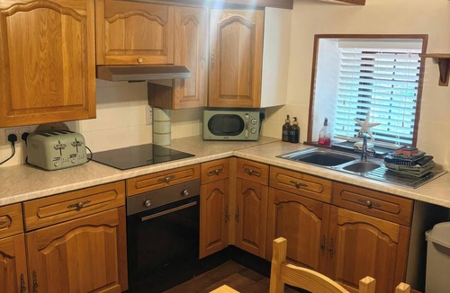 St Combs Cottage | VIOLA COTTAGE, pet friendly, character holiday cottage in Fraserburgh