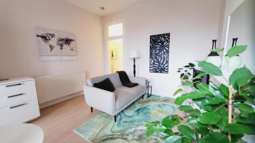 Ayr Apartment | Virginia Gardens Classic Flat