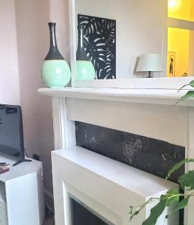 Ayr Apartment | Virginia Gardens Classic Flat