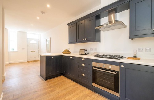 Leiston Cottage | Volunteer Lodge - sleeps 4 guests in 2 bedrooms
