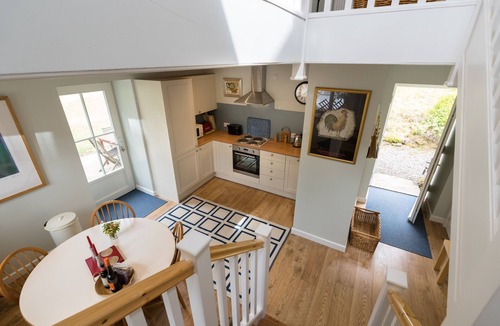 Alexandria Cottage | Vorlich Cottage - peaceful relaxing cottage for 4 beside stunning Loch Lomond