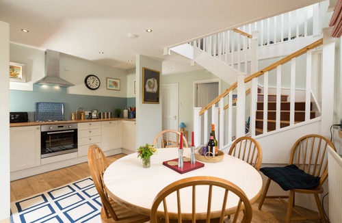 Alexandria Cottage | Vorlich Cottage - peaceful relaxing cottage for 4 beside stunning Loch Lomond