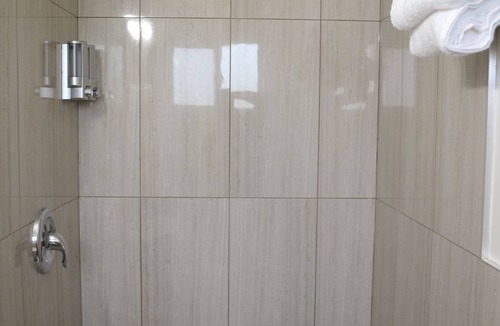 Listowel Hotel | VOW MOTEL LISTOWEL ON