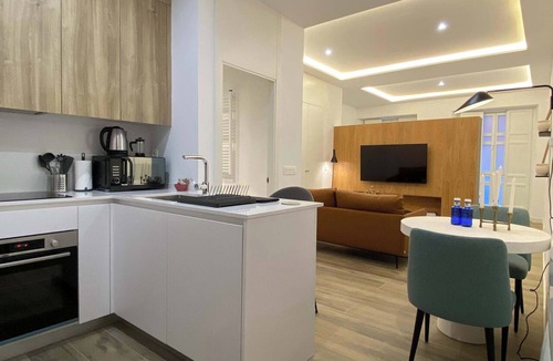 Malasana Apartment | w* | Trendy & Bright 1BR Stay in Chueca
